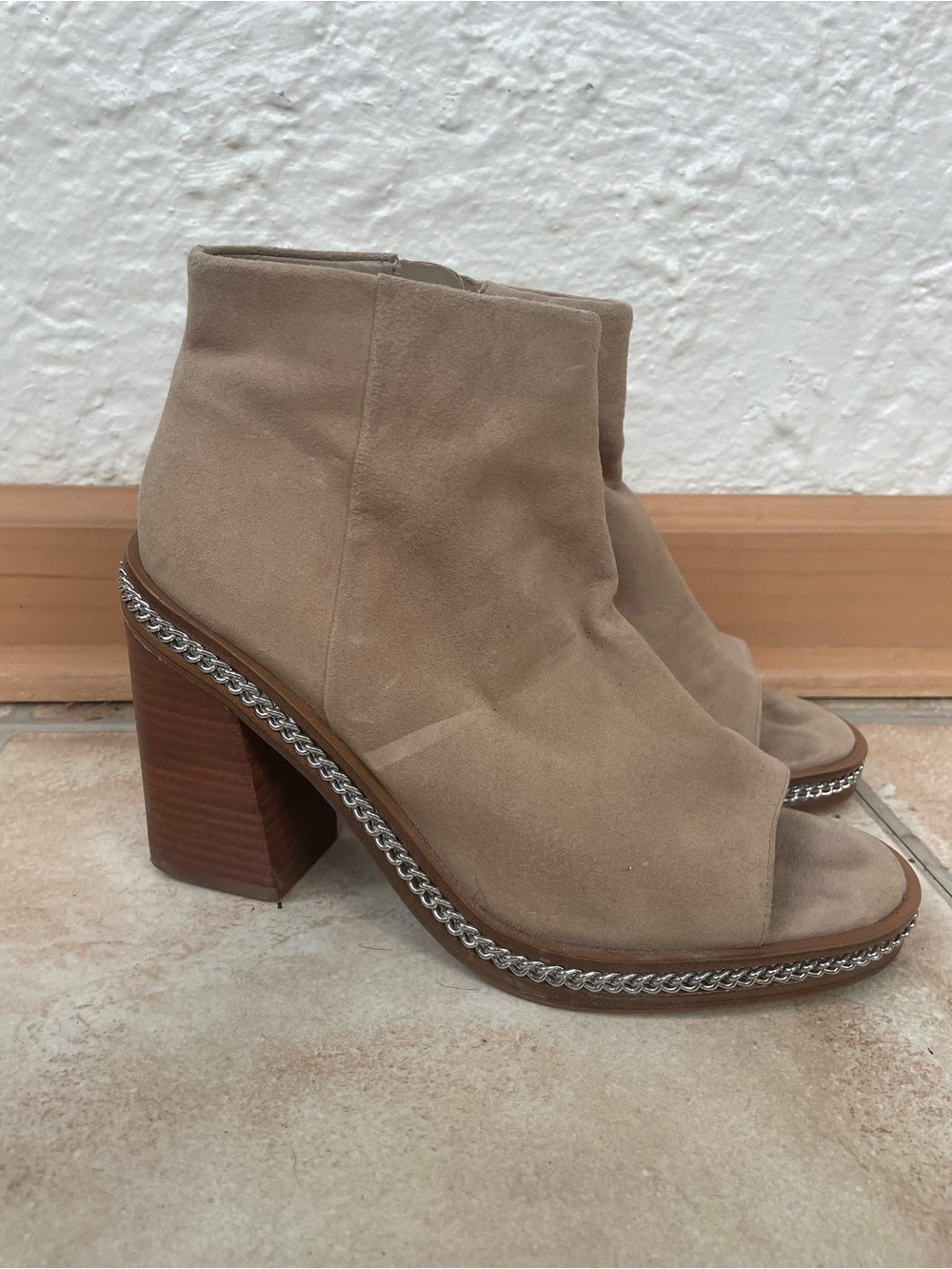Vince Camuto Bitnny Chain Peep-Toe Booties, tan suede, chunky heel; size 7.5